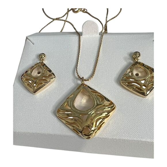 Vintage Gold Overlay Necklace + Earring Set 17 Inch Chain Design Square Dangle - Picture 9 of 9